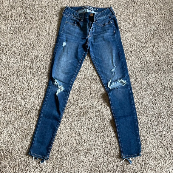 Women’s distressed jeans - Picture 1 of 5